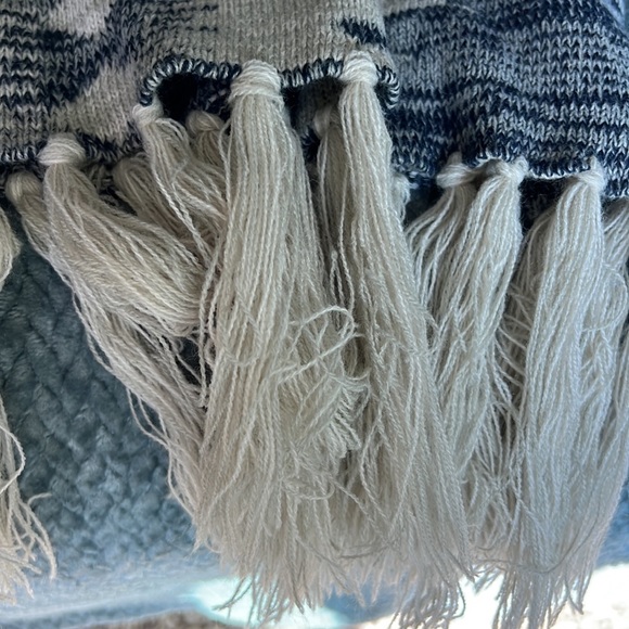 Aztec poncho - Picture 3 of 4